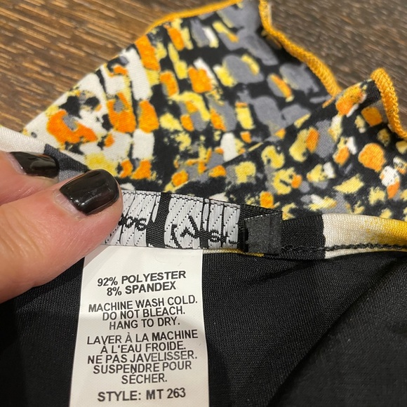 Bold top with orange and yellow motifs - Picture 7 of 7